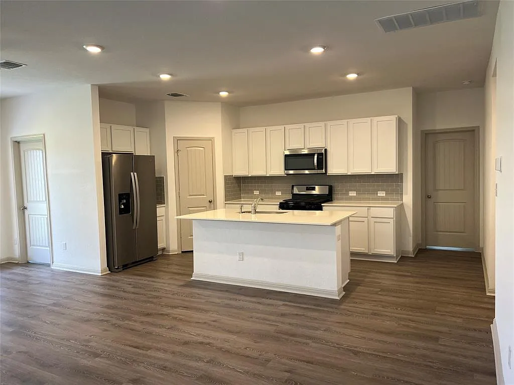3 bed, 2.0 bath, 1472 sqft, $1,950 — Photo 3