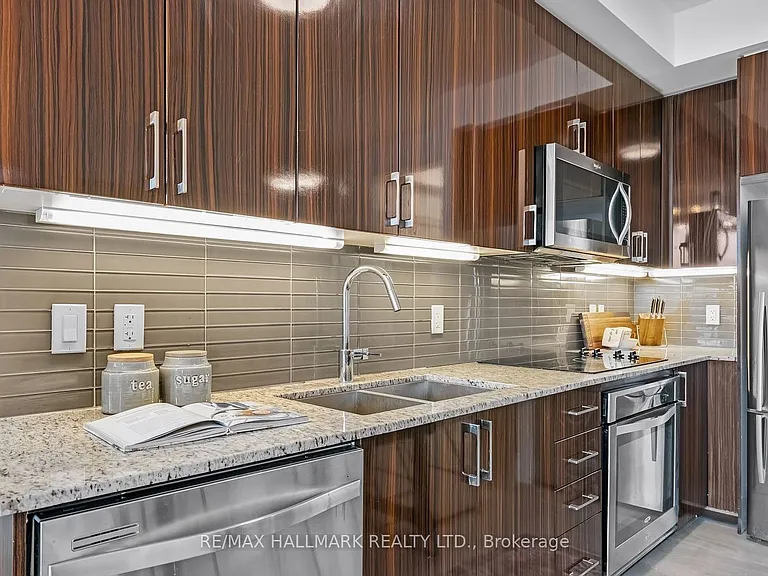 9608 Yonge St #1610A — Photo 5