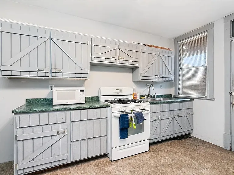 432 Antisbury St — Photo 2