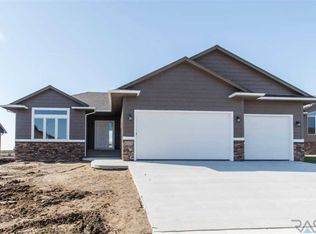 6325 S Badlands Ct, Sioux Falls, SD 57108