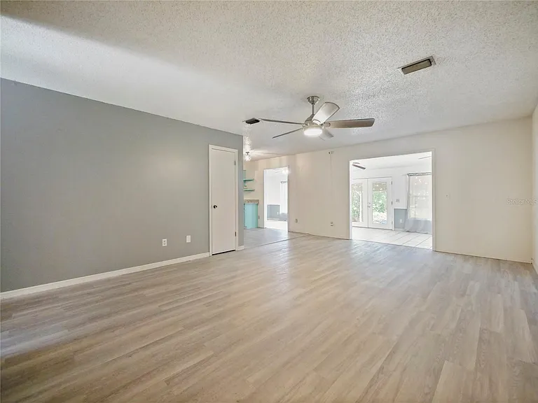 240 Maureen Dr — Photo 26