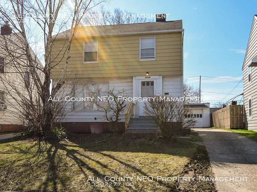 12324 Willard Ave photo 1