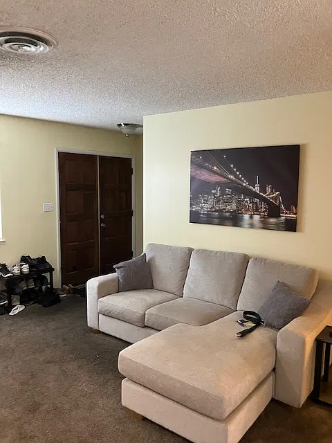 4 bed, 1900 sqft, $650 — Photo 2