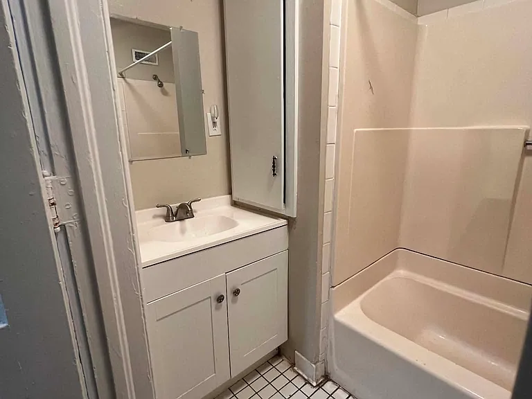 233 College St #3 — Photo 9