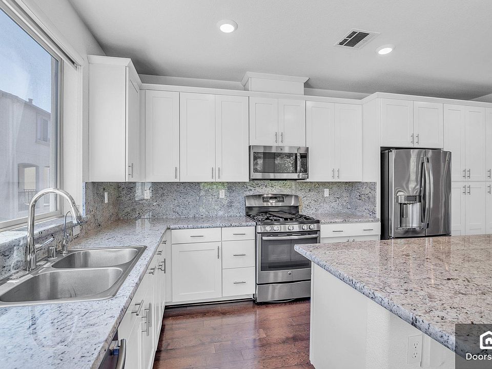 1st image of 252 Esfahan Ct