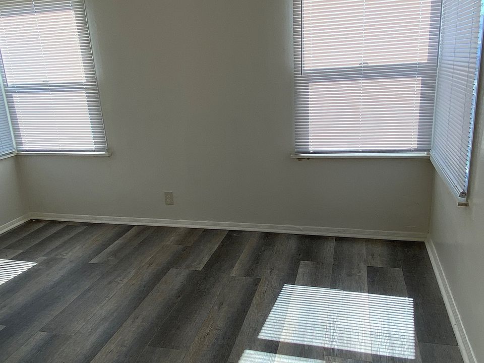 1st image of 1023 W 94th St