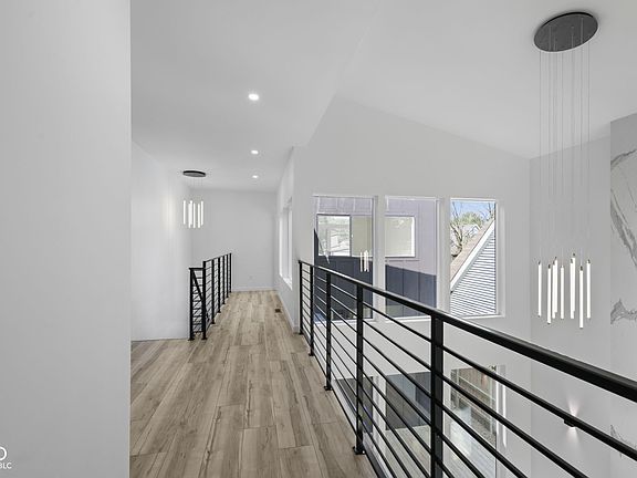 2nd image of 1167 Villa Ave