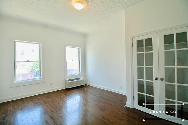 Rented by Grand & Co. | media 31