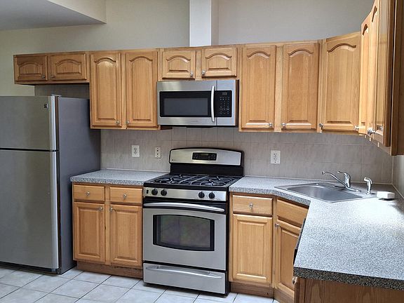 3rd image of 510 25th St APT 206