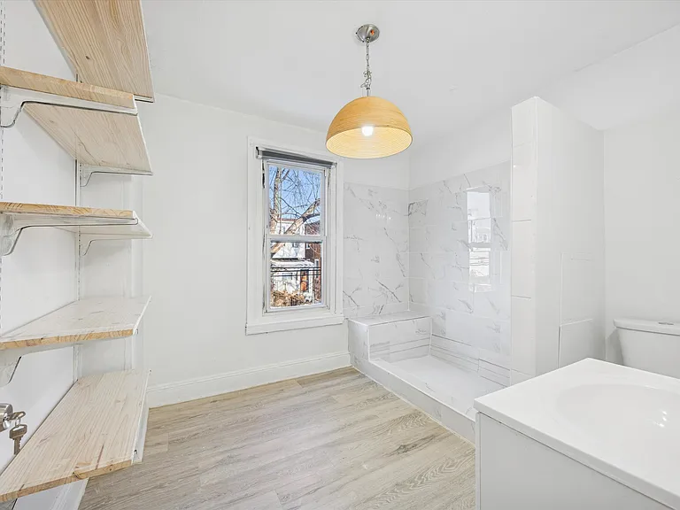 6033 Kershaw St — Photo 3
