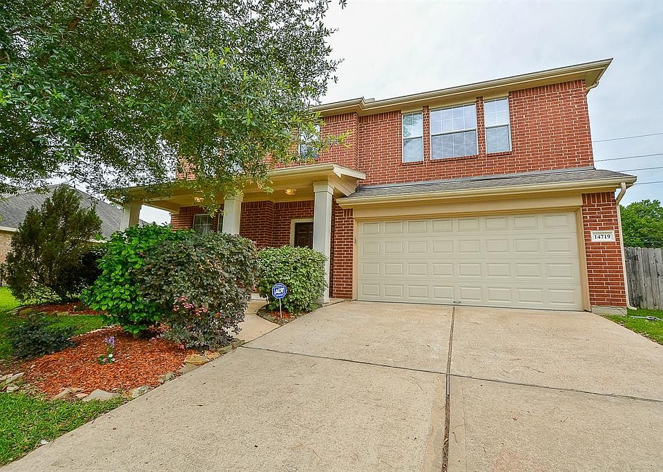1st image of 14719 Oaks Crossing Ln