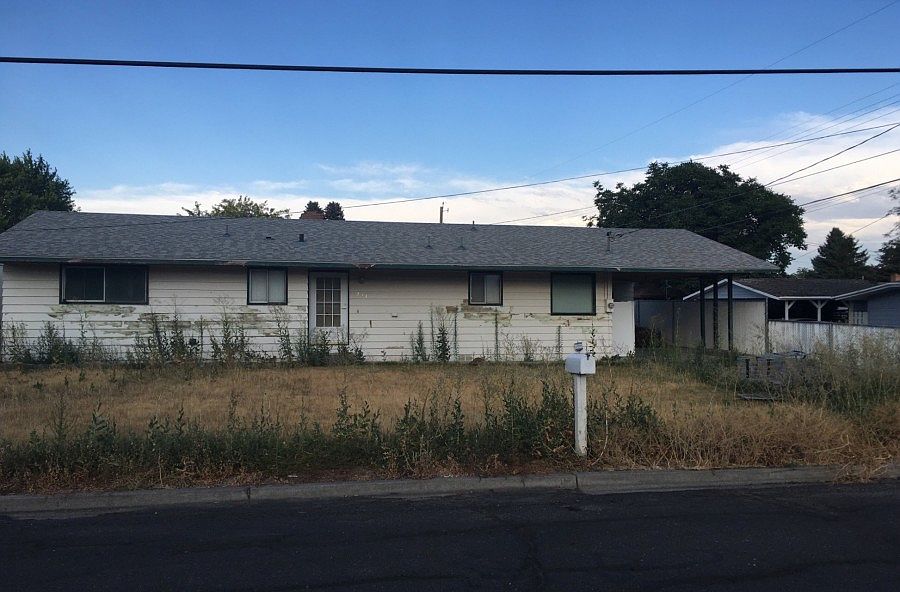 1st image of 221 S 8th Ave