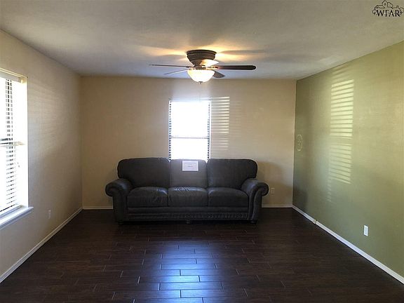 3rd image of 707 W Louisa Ave