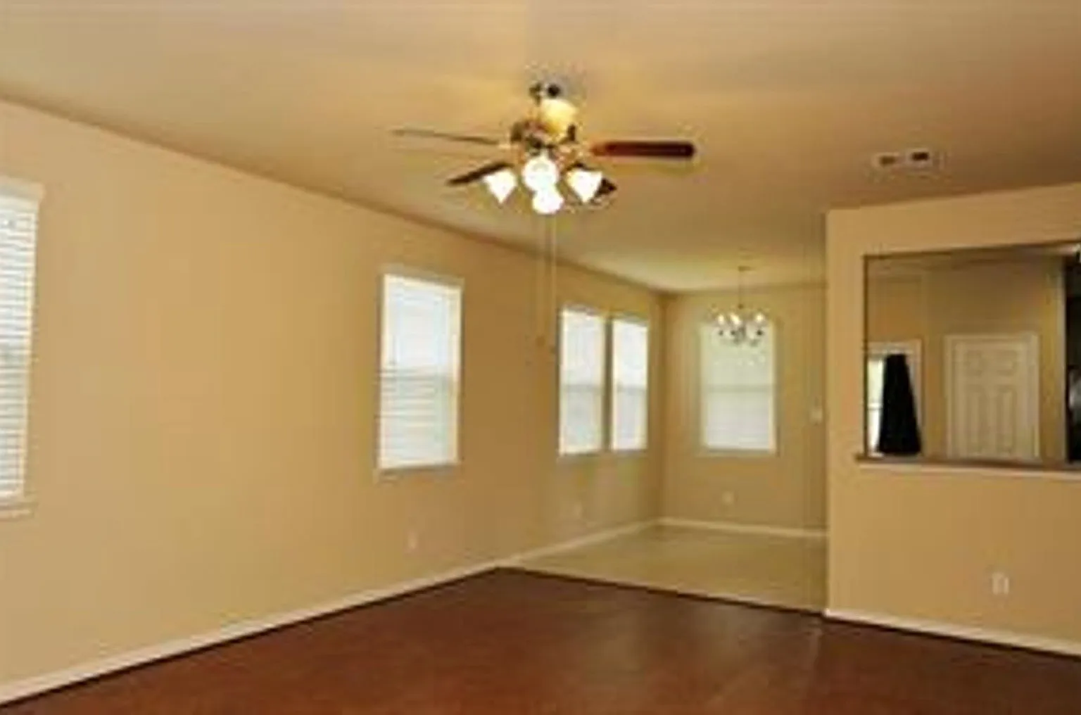 4 bed, 2.5 bath, 2153 sqft, $1,850 — Photo 2