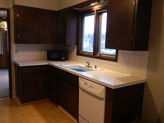 5th image of 11212 E Alki Ave