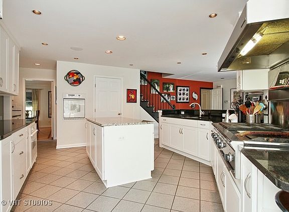 5th image of 33 Graymoor Ln