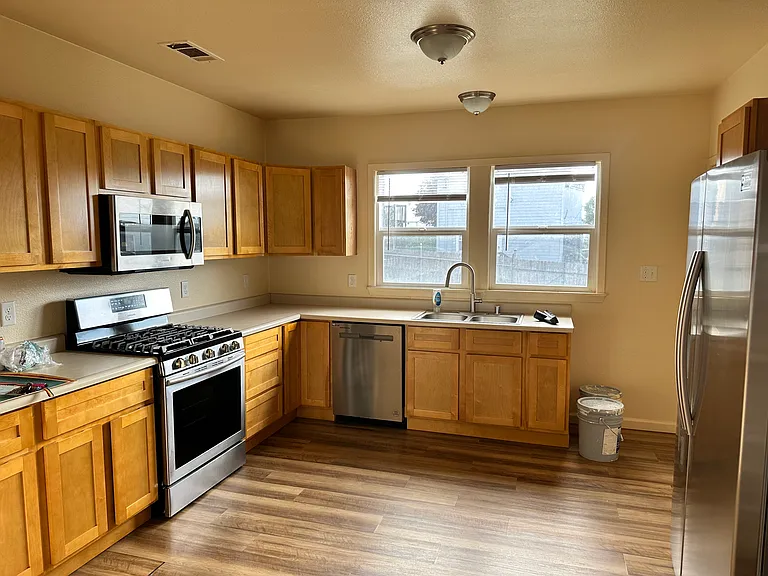 1430 Union St — Photo 3