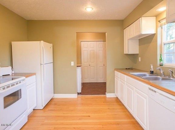 3rd image of 5931 Ethelwin Ave NE