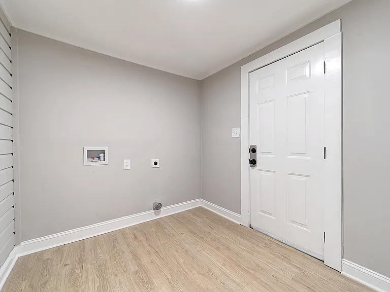 452 13th Ave NE — Photo 12