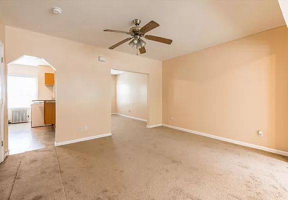 5th image of 10927 142nd St