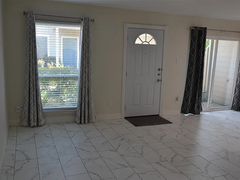 2379 Briarwest Blvd #25 — Photo 13