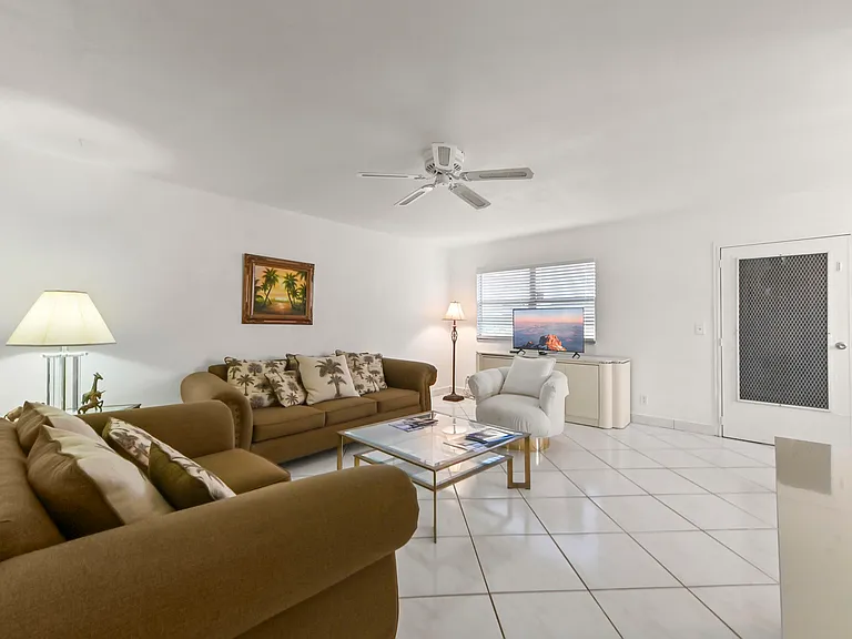 209 Waterford Cir #I — Photo 5