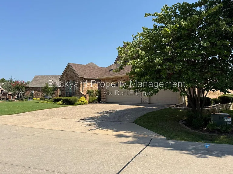 350 Pine Valley Dr — Photo 3