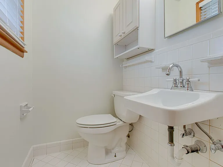 171 McCall St — Photo 23