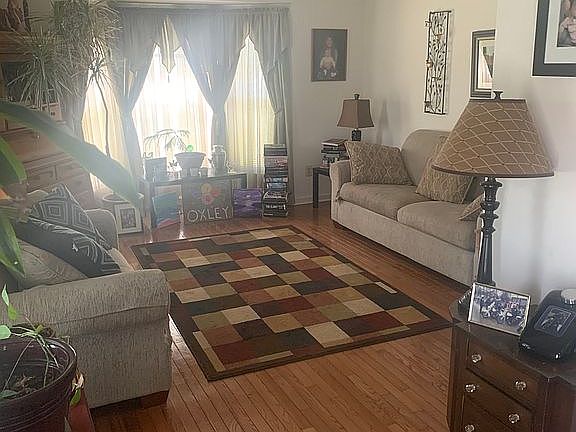 5th image of 208 W Union Dr