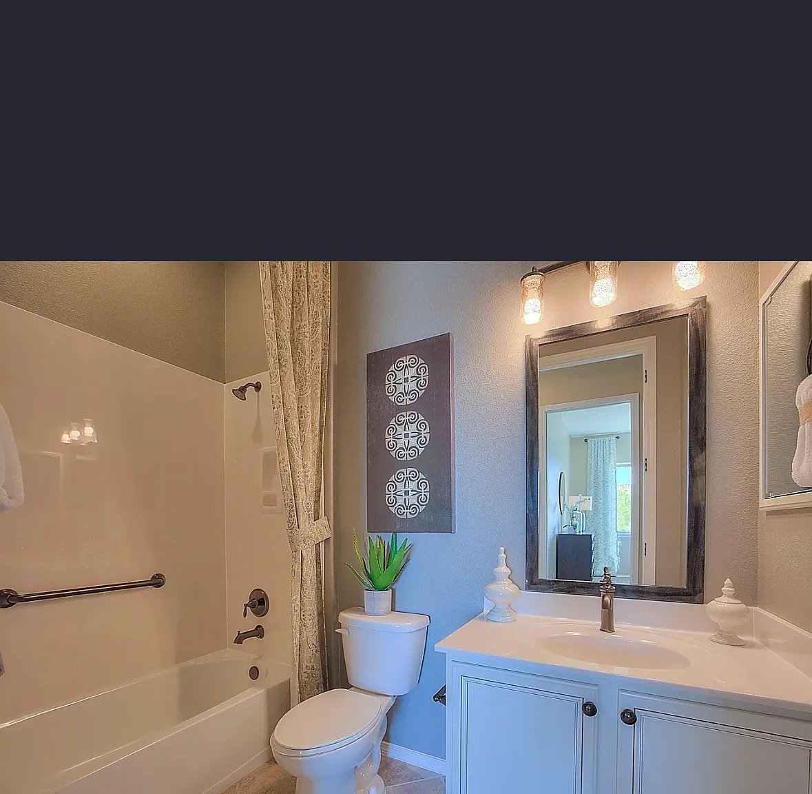 3 bed, 2368 sqft, $4,000 — Photo 2