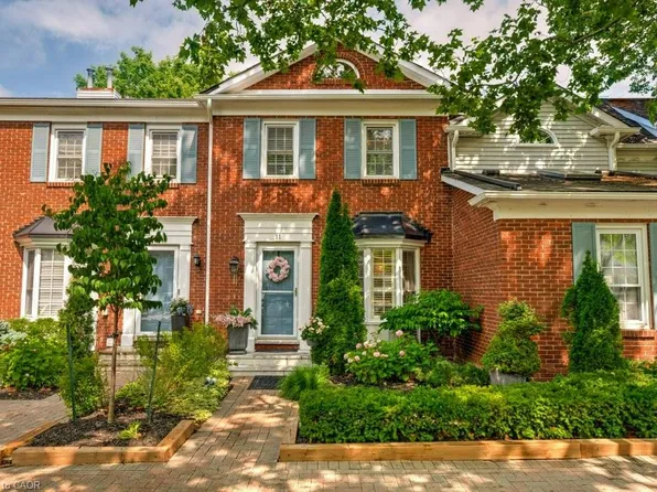 1280 Maple Crossing Blvd #11, Burlington, ON L7S 2G3