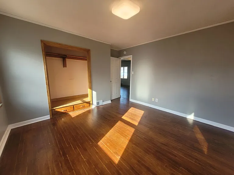 2405 Maple St — Photo 9