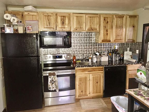 2nd image of 904 James Ave