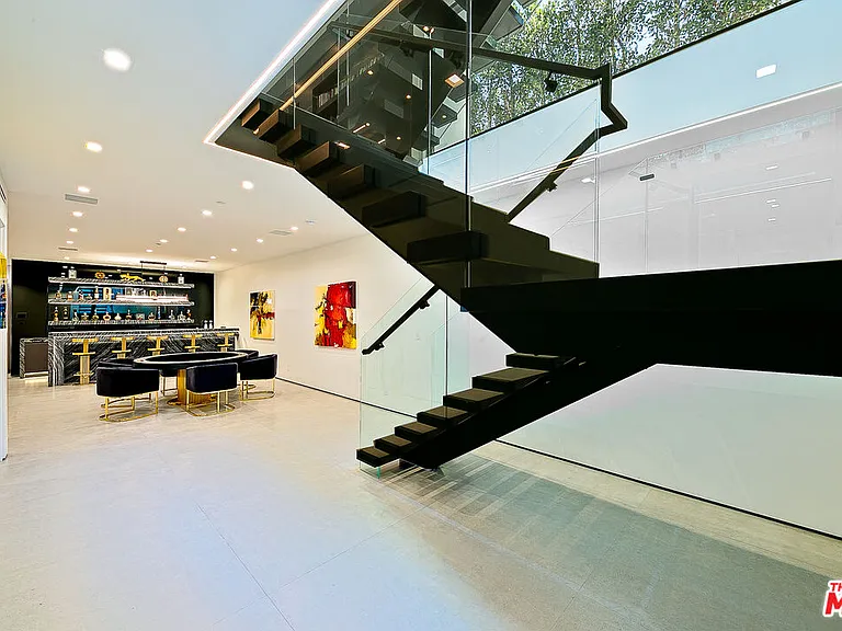 128 N Laurel Ave — Photo 41