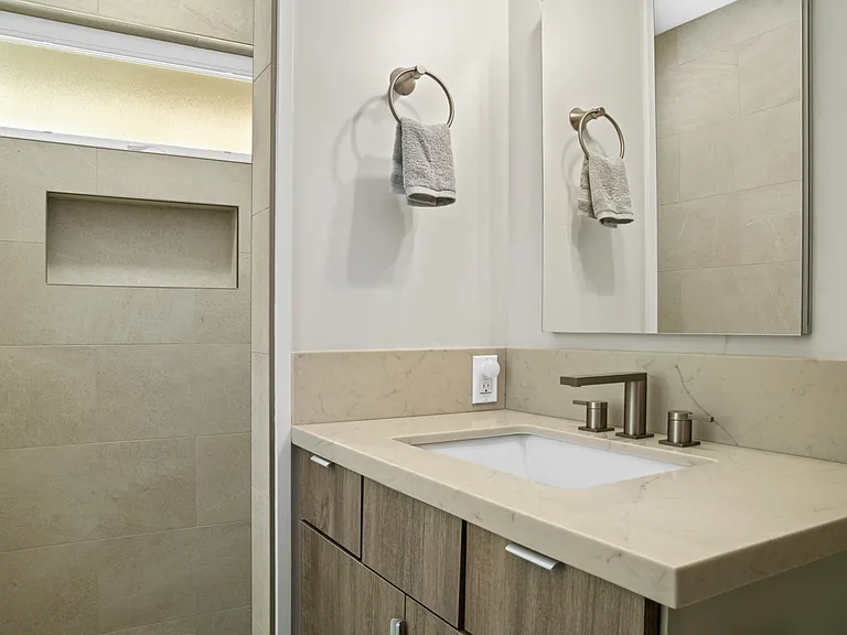 4587 Kukui St #B — Photo 7