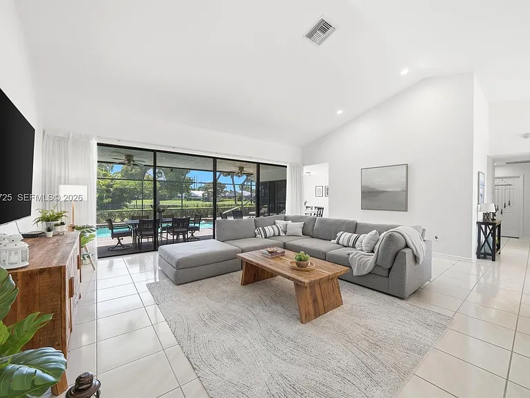 11008 Boca Woods Ln — Photo 4
