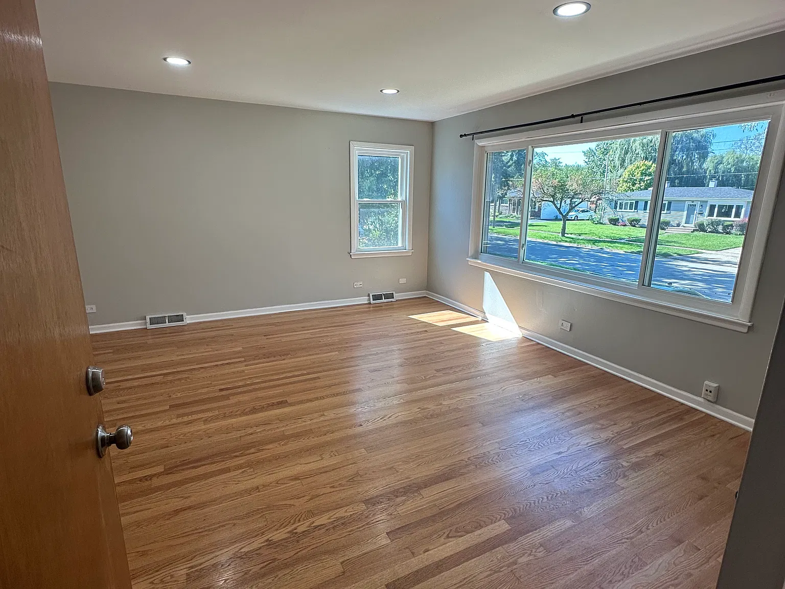 3 bed, 1252 sqft, $2,550 — Photo 2