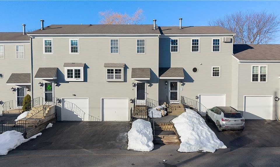 1st image of 565 Quaker Ln APT 42