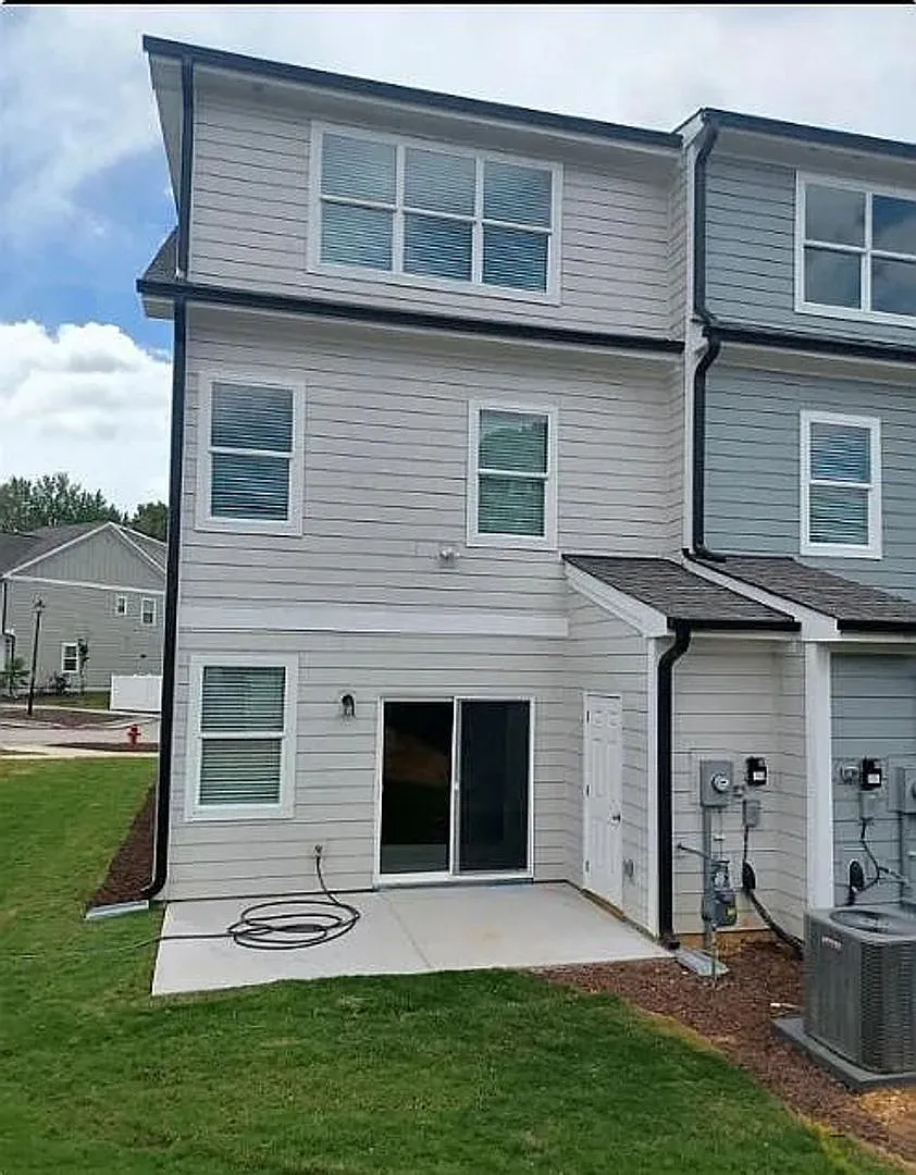 Room in 3 Bedroom Townhome in Apex — Photo 4