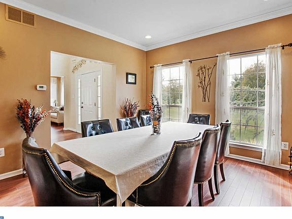 4th image of 111 Windingbrook Rd