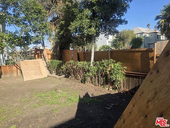 3rd image of 427 S Gramercy Pl