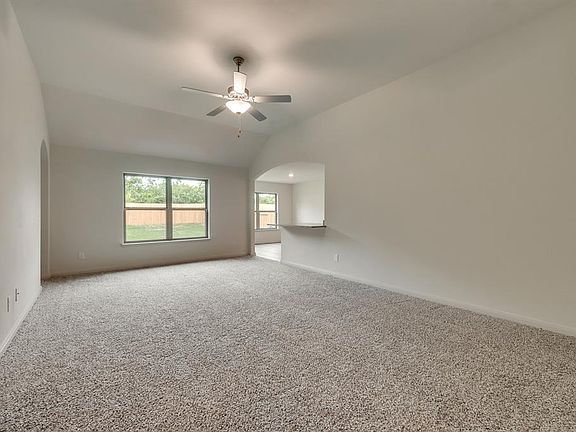 4th image of 923 1st Dr