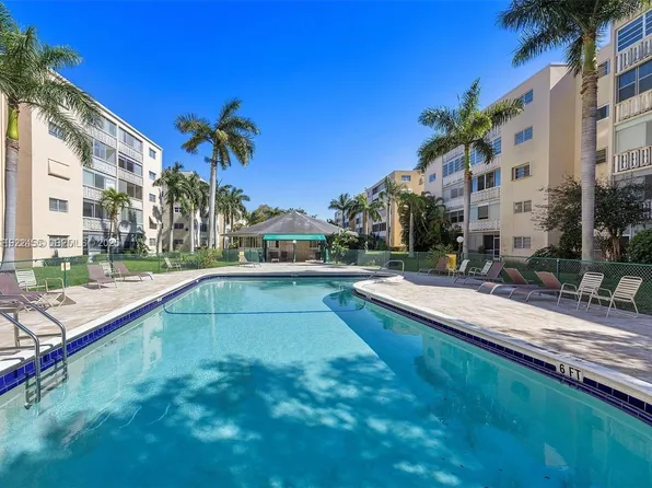 233 NE 14th Ave APT 402, Hallandale, FL 33009