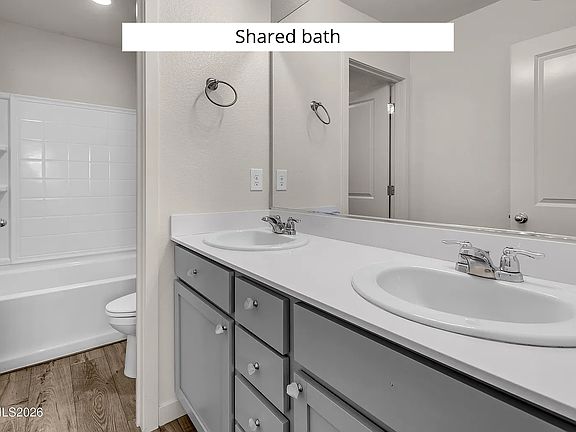 Shared bathroom for Rooms 2 and 3