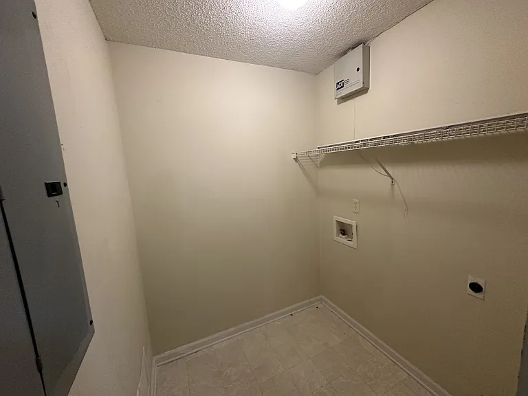 966 Yale Ct — Photo 6