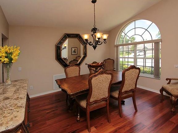 3rd image of 11910 Middlebury Dr
