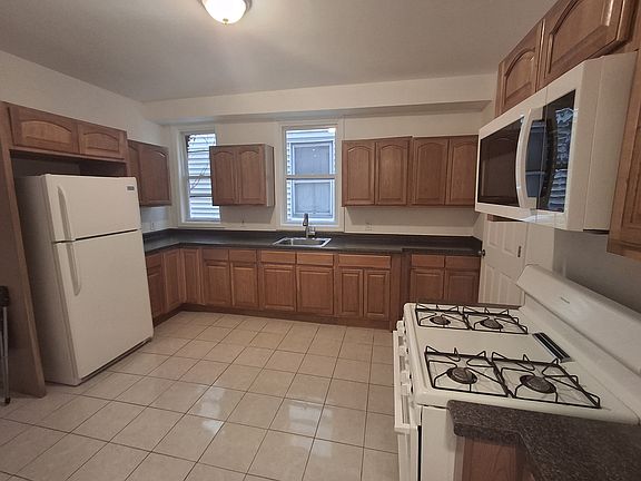 2nd image of 185 Seymour Ave #1