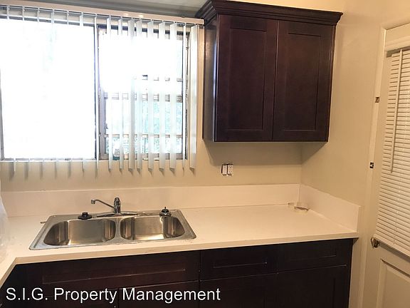 3rd image of 10424 Parr Ave APT B