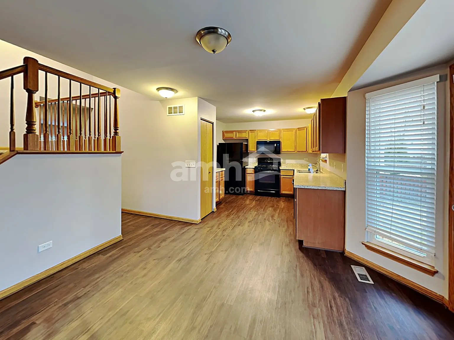 3 bed, 2.5 bath, 1664 sqft, $2,960 — Photo 3