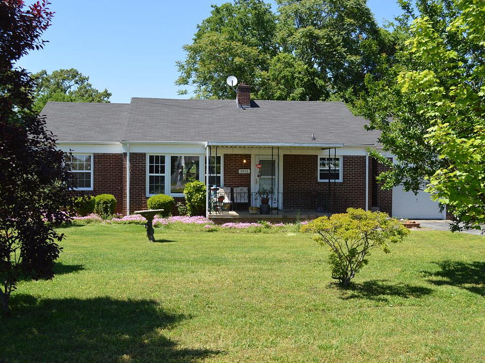 1st image of 2953 Gaston Ave